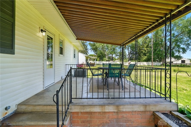 6726 Middletown Germantown Rd, Middletown, OH 45042 - wooden terrace with outdoor dining space