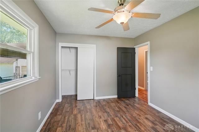 6726 Middletown Germantown Rd, Middletown, OH 45042 - unfurnished bedroom with dark wood-style floors, baseboards, a closet, a textured ceiling, and a ceiling fan