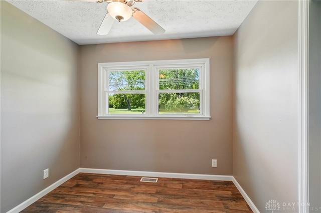 6726 Middletown Germantown Rd, Middletown, OH 45042 - spare room featuring a textured ceiling, dark wood finished floors, a ceiling fan, and baseboards