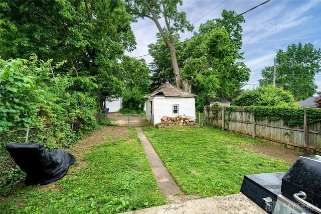 519 Prytania Ave, Hamilton, OH 45013 - view of yard with an outbuilding