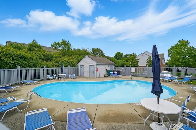 9235 Great Lakes Cir, Washington Twp, OH 45458 - community pool with a patio