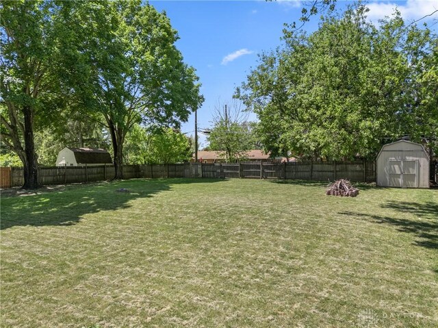 2089 Clearview Dr, Bellbrook, OH 45305 - view of yard