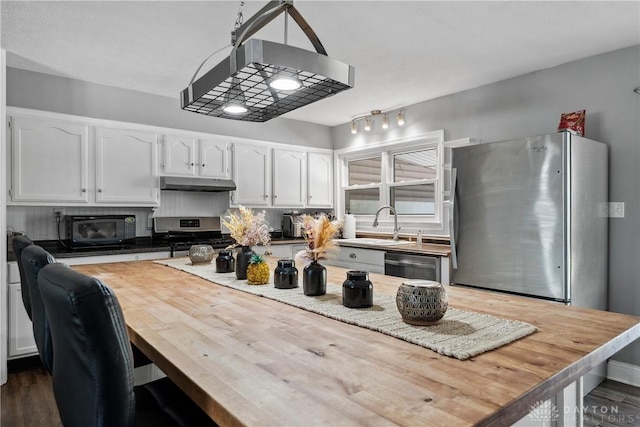 2089 Clearview Dr, Bellbrook, OH 45305 - kitchen featuring stainless steel appliances, under cabinet range hood, white cabinets, wooden counters, and a sink