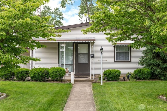 903 Kennison Ave, New Carlisle, OH 45344 - view of front facade with a front lawn