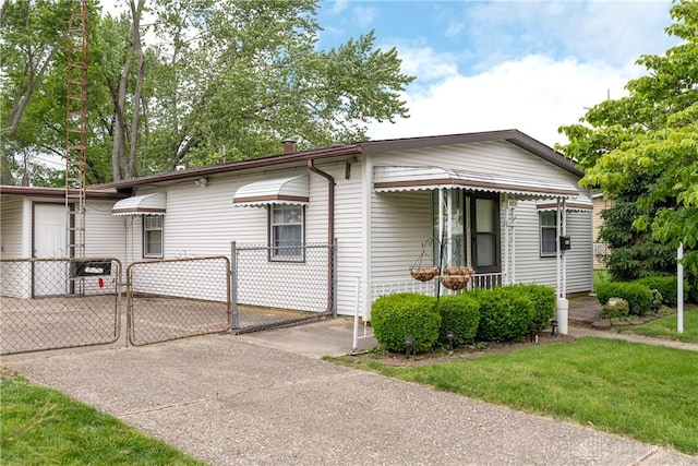 903 Kennison Ave, New Carlisle, OH 45344 - view of front of property featuring a gate, driveway, and a carport