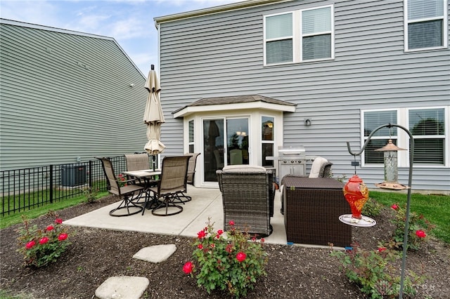 148 Oasis Ct, Springboro, OH 45066 - rear view of property featuring a patio area