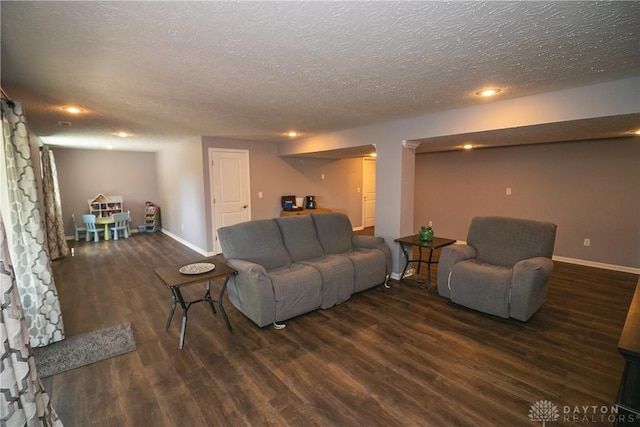 1331 Peregrine Way, Hamilton, OH 45013 - living area with baseboards, wood finished floors, recessed lighting, and a textured ceiling