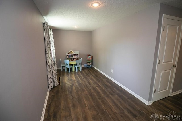 1331 Peregrine Way, Hamilton, OH 45013 - game room featuring a textured ceiling, wood finished floors, baseboards, and recessed lighting