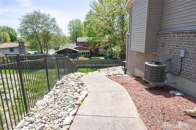 1331 Peregrine Way, Hamilton, OH 45013 - view of yard featuring central AC