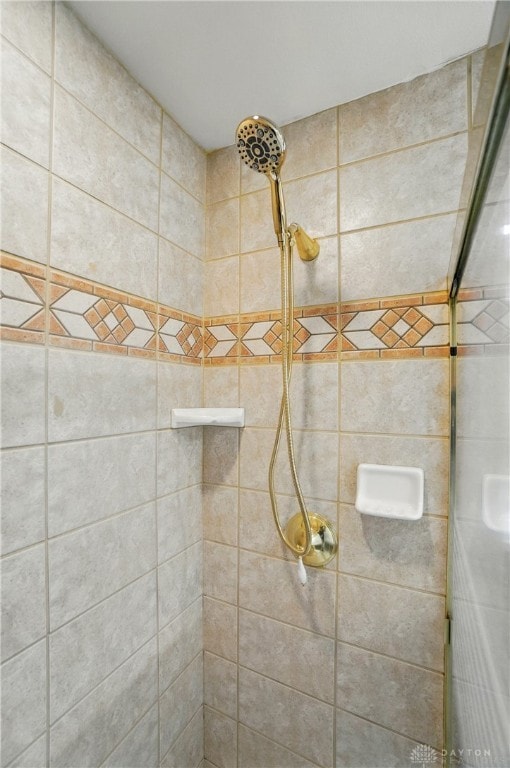 2942 Stauffer Dr, Beavercreek, OH 45434 - full bath with a tile shower
