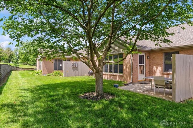 1462 Dee Anne Dr, Xenia, OH 45385 - view of yard featuring a patio area