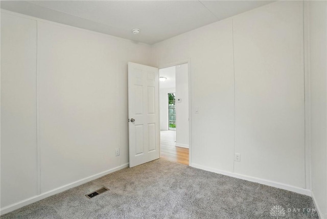 665 Diamond Loop, Middletown, OH 45044 - carpeted spare room with a smoke detector and baseboards