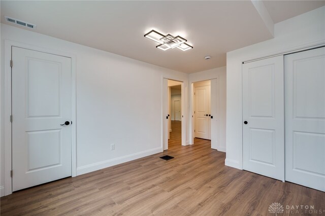 6481 Stagecoach Way, Liberty Twp, OH 45011 - unfurnished bedroom featuring light wood-style floors, baseboards, and a closet