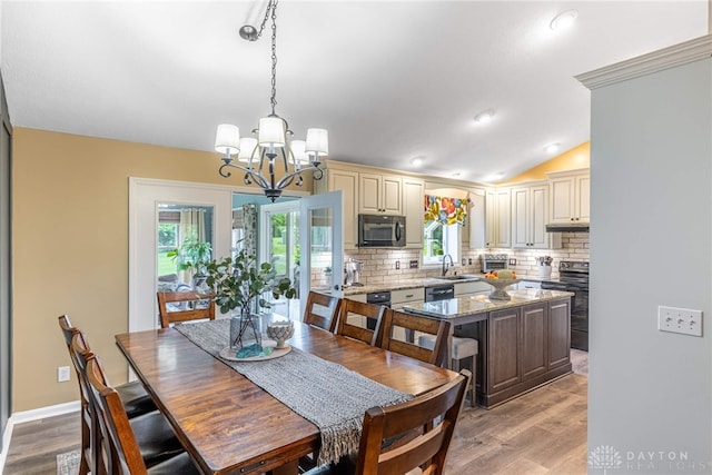 2182 Sharon View Ct, Lebanon, OH 45036 - dining area with a chandelier, plenty of natural light, light wood finished floors, vaulted ceiling, and baseboards
