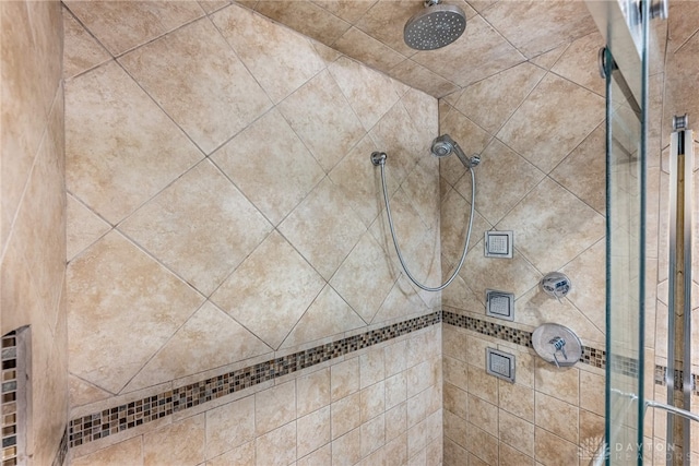 2182 Sharon View Ct, Lebanon, OH 45036 - bathroom featuring a tile shower
