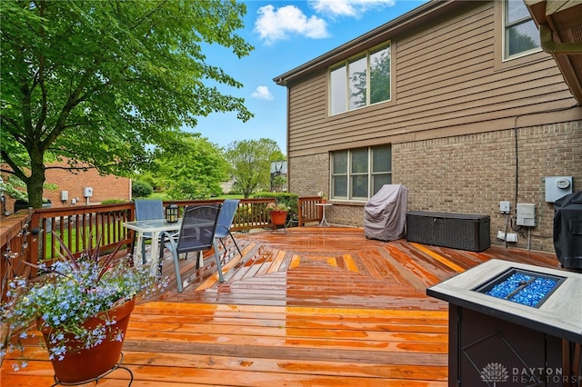 10550 Willow Brook Rd, Dayton, OH 45458 - wooden terrace with an outdoor fire pit