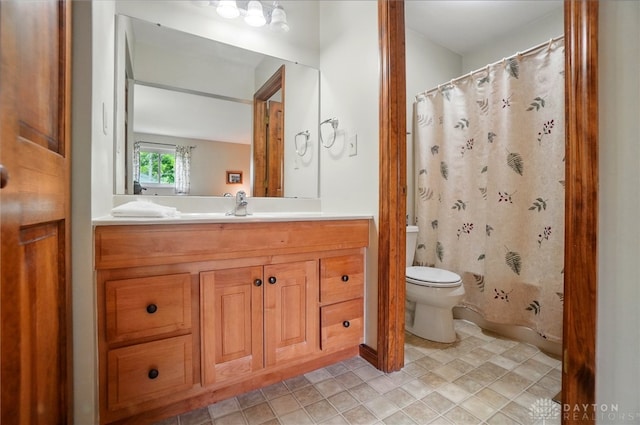 600 Deauville Dr, Washington Twp, OH 45429 - full bath featuring toilet, vanity, and a shower with shower curtain