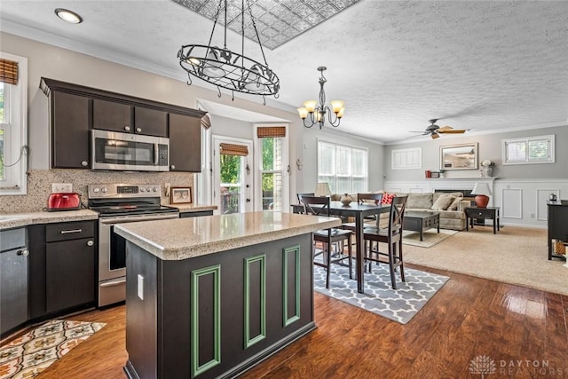 20 Pembrook Ct, Springboro, OH 45066 - kitchen with appliances with stainless steel finishes, a chandelier, light countertops, ceiling fan, and a kitchen island