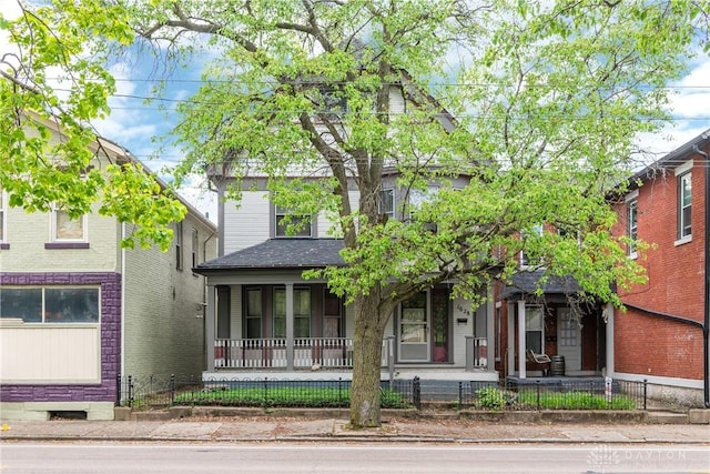 1628 E 5th St, Dayton, OH 45403 - view of front of house featuring a porch and a fenced front yard