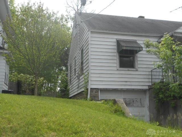 1202 Burt St, Springfield, OH 45505 - view of side of property with a lawn