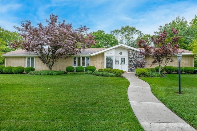 2301 Glenheath Dr, Kettering, OH 45440 - mid-century home with a front lawn and brick siding