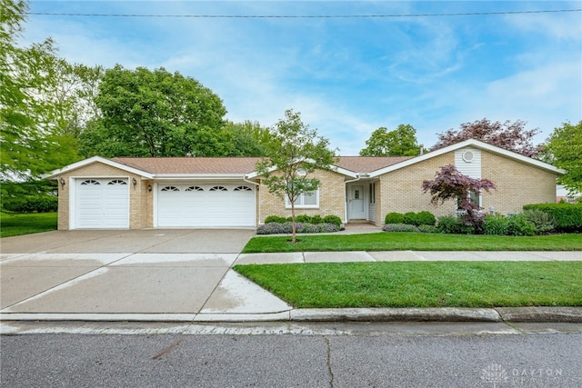 2301 Glenheath Dr, Kettering, OH 45440 - single story home featuring an attached garage, driveway, and a front lawn