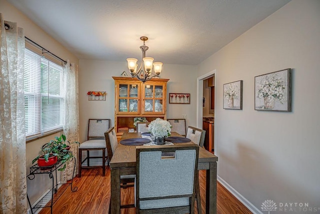 286 Chamberlin Dr, Hamilton, OH 45013 - dining area with a chandelier, wood finished floors, and baseboards