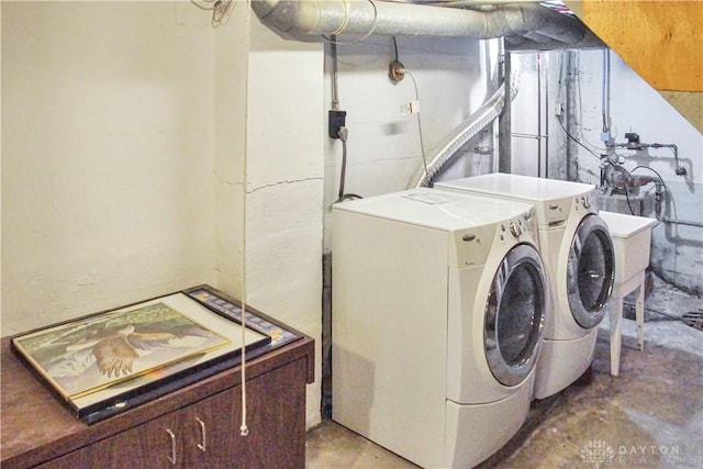 3145 Mohican Ave, Kettering, OH 45429 - laundry area featuring washer and clothes dryer