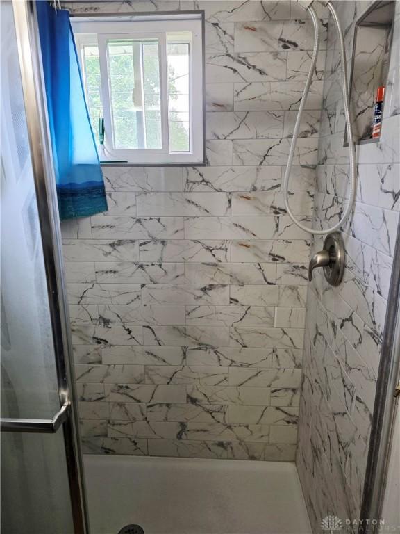 1008 Terracewood Dr, Englewood, OH 45322 - bathroom featuring a shower stall