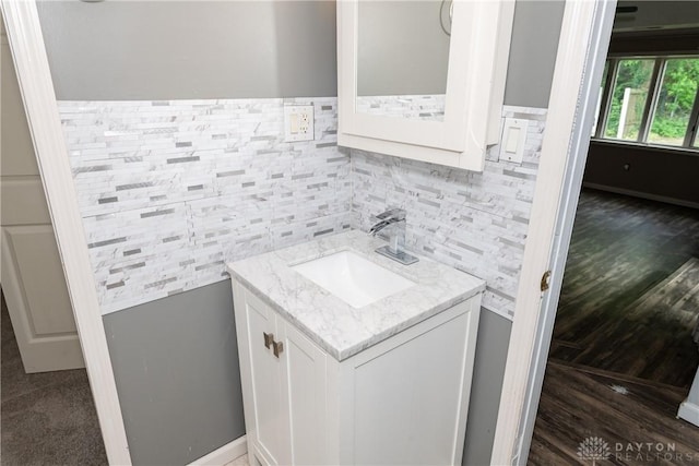 520 Buttercup Ave, Vandalia, OH 45377 - bathroom with vanity and baseboards