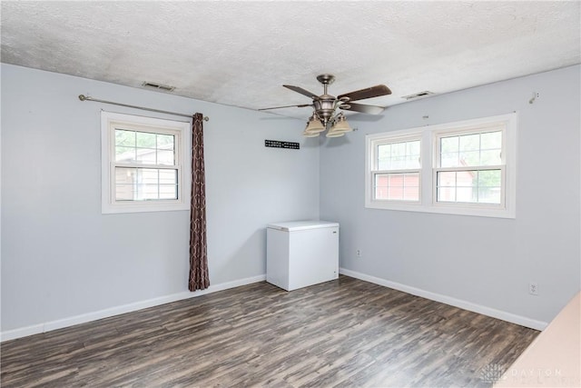 520 Buttercup Ave, Vandalia, OH 45377 - spare room with wood finished floors, a textured ceiling, and ceiling fan