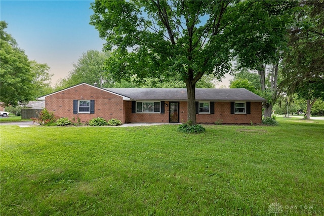 1172 Bay Ln, Beavercreek, OH 45430 - ranch-style home featuring a front yard and brick siding