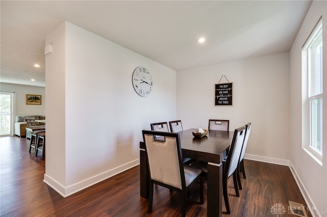 6709 Crystal Harbour Dr, Middletown, OH 45042 - dining room featuring dark wood-type flooring, recessed lighting, and baseboards