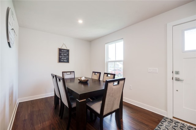 6709 Crystal Harbour Dr, Middletown, OH 45042 - dining room featuring dark wood-style flooring, baseboards, and recessed lighting