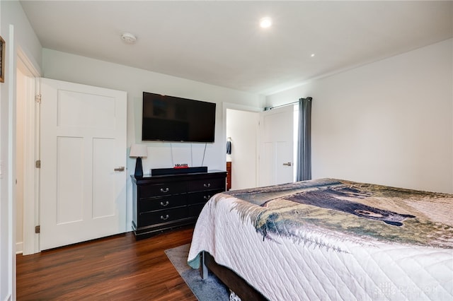 6709 Crystal Harbour Dr, Middletown, OH 45042 - bedroom featuring dark wood-style flooring