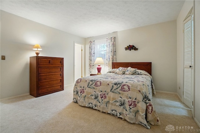 348 Cambridge Dr, Fairborn, OH 45324 - bedroom featuring carpet, baseboards, and a textured ceiling