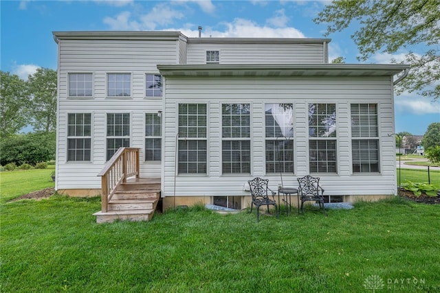 989 Brooke Ln, Xenia, OH 45385 - back of property with a yard