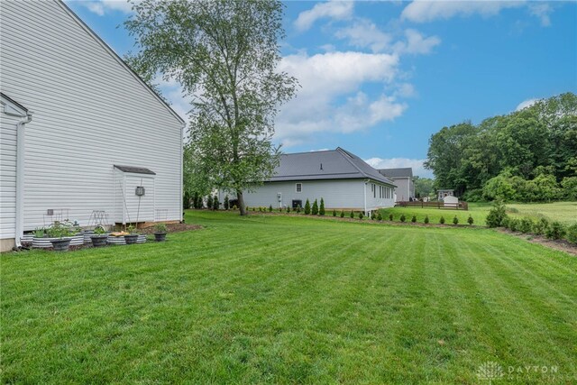 989 Brooke Ln, Xenia, OH 45385 - view of green lawn