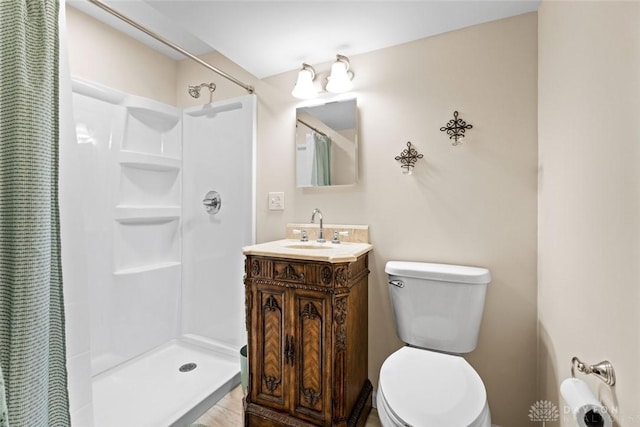 2707 Rockledge Trl, Beavercreek, OH 45430 - bathroom with a shower with curtain, toilet, and vanity
