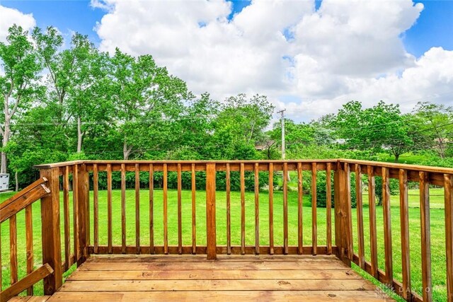 2707 Rockledge Trl, Beavercreek, OH 45430 - deck with a lawn