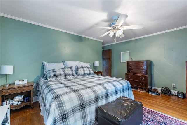 54 Beverly Pl, Oakwood, OH 45419 - bedroom featuring wood finished floors, crown molding, a ceiling fan, and baseboards