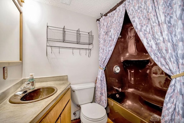4723 Rosedale Rd, Middletown, OH 45042 - full bath with a textured ceiling, shower / bath combo, vanity, and toilet