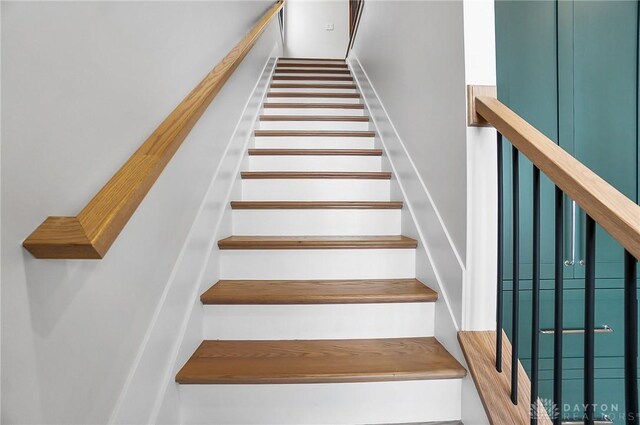 1000 Paradrome St, Cincinnati, OH 45202 - stairs with baseboards