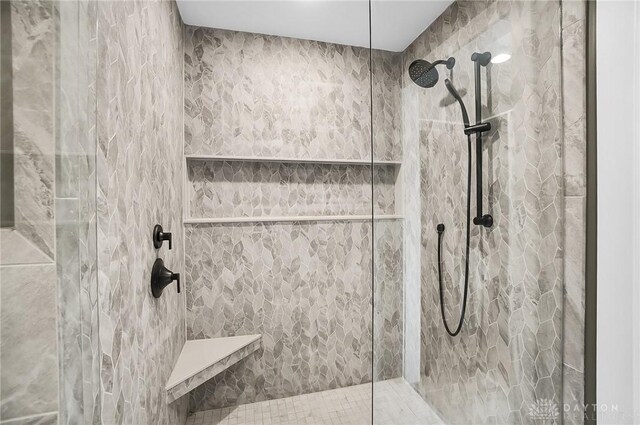1000 Paradrome St, Cincinnati, OH 45202 - bathroom with tiled shower