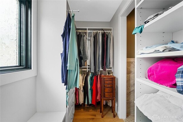 1000 Paradrome St, Cincinnati, OH 45202 - view of walk in closet
