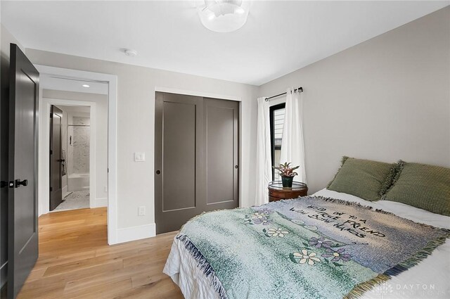 1000 Paradrome St, Cincinnati, OH 45202 - bedroom with light wood-style floors, a closet, and baseboards