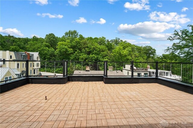 1000 Paradrome St, Cincinnati, OH 45202 - view of patio with a balcony