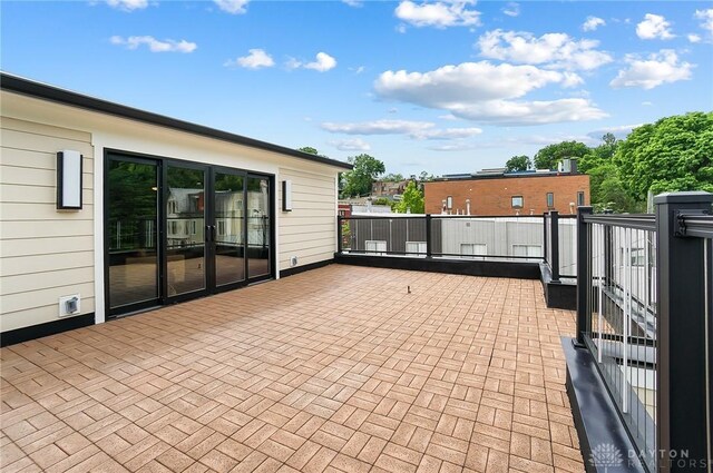 1000 Paradrome St, Cincinnati, OH 45202 - view of patio with a balcony