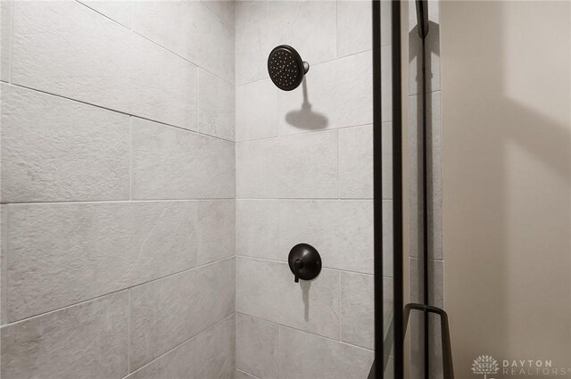1000 Paradrome St, Cincinnati, OH 45202 - bathroom view of a shower stall