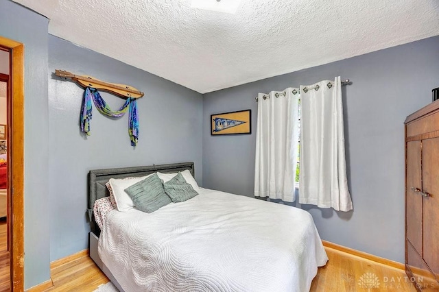 39 Spartan Dr, Oxford, OH 45056 - bedroom with wood finished floors, baseboards, and a textured ceiling
